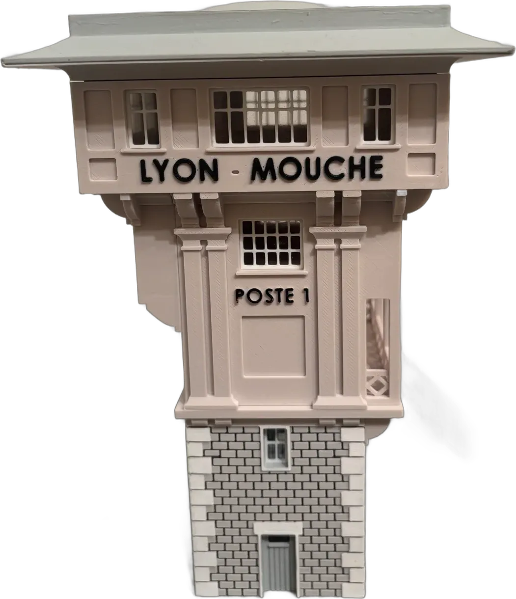 Poste d'aiguillage Lyon-Mouche vu de trois quarts, escalier extérieur
